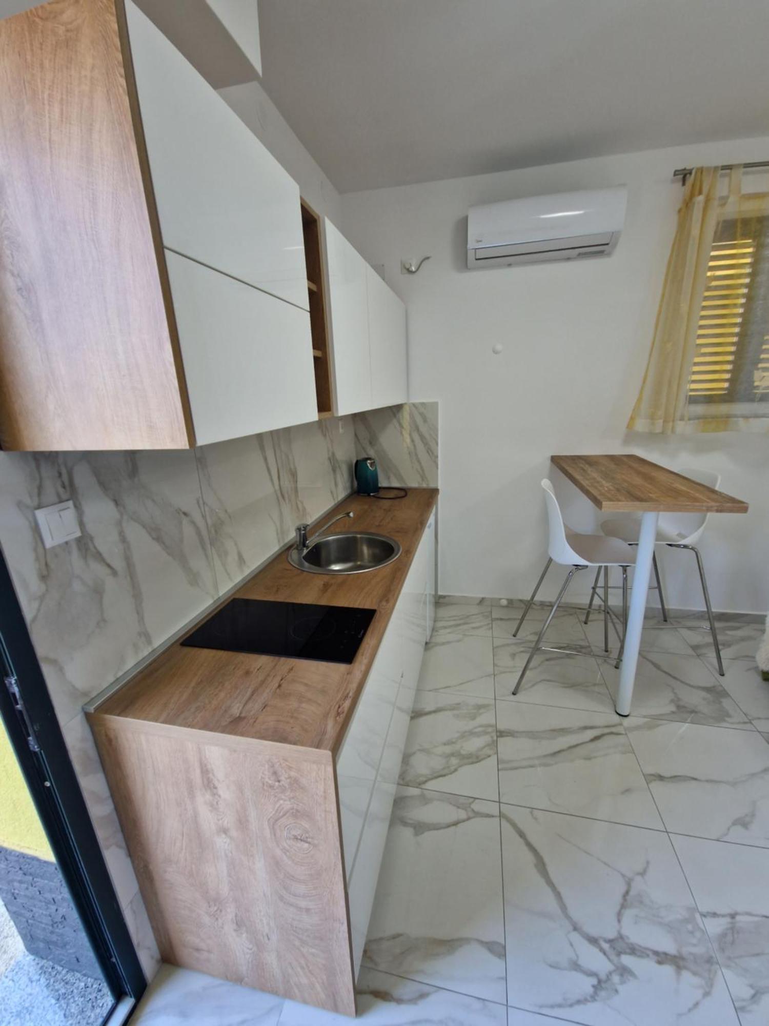 Sunce Appartement Vrbnik Buitenkant foto