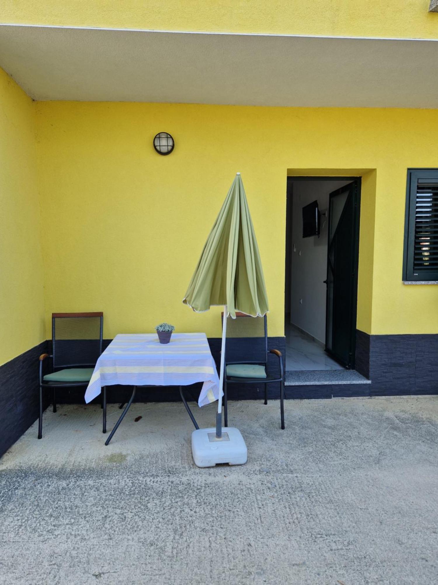 Sunce Appartement Vrbnik Buitenkant foto
